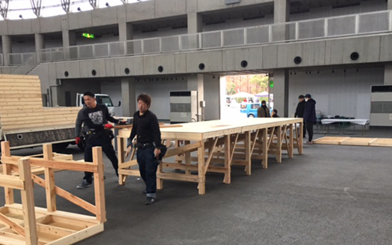 ステージ組み立て㈫