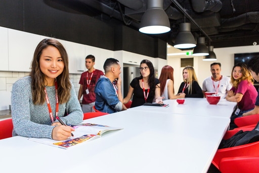 オーストラリア留学 ブリスベン Browns カフェ キッチン 名古屋・岐阜・大垣 留学エージェント