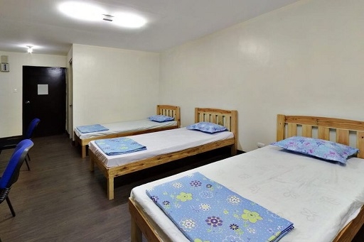 フィリピン クラーク HELP 三人部屋.jpg