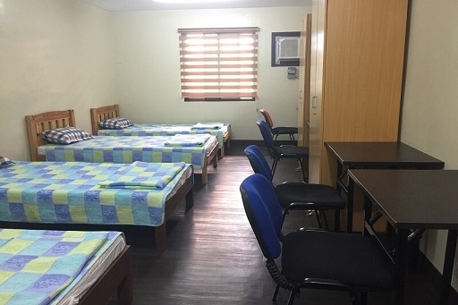 フィリピン クラーク HELP 四人部屋.jpg