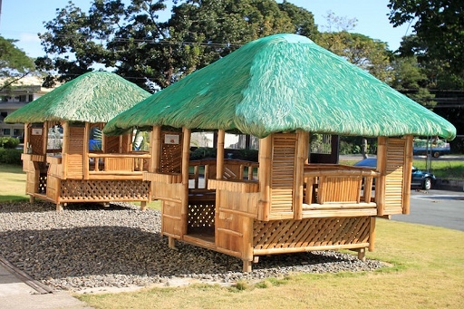 フィリピン クラーク HELP 中庭くつろぎ.jpg