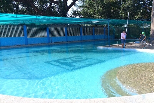 フィリピン クラーク HELP 中庭プール 2.jpg