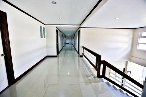 フィリピン クラーク BIGTREE 教室棟の廊下