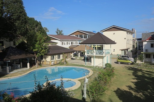 フィリピン セブ島留学 CG Banilad プール 2