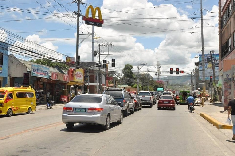 フィリピン セブ島留学 CELLA Premium Campus 学校前の通り 1 名古屋 岐阜 留学エージェント