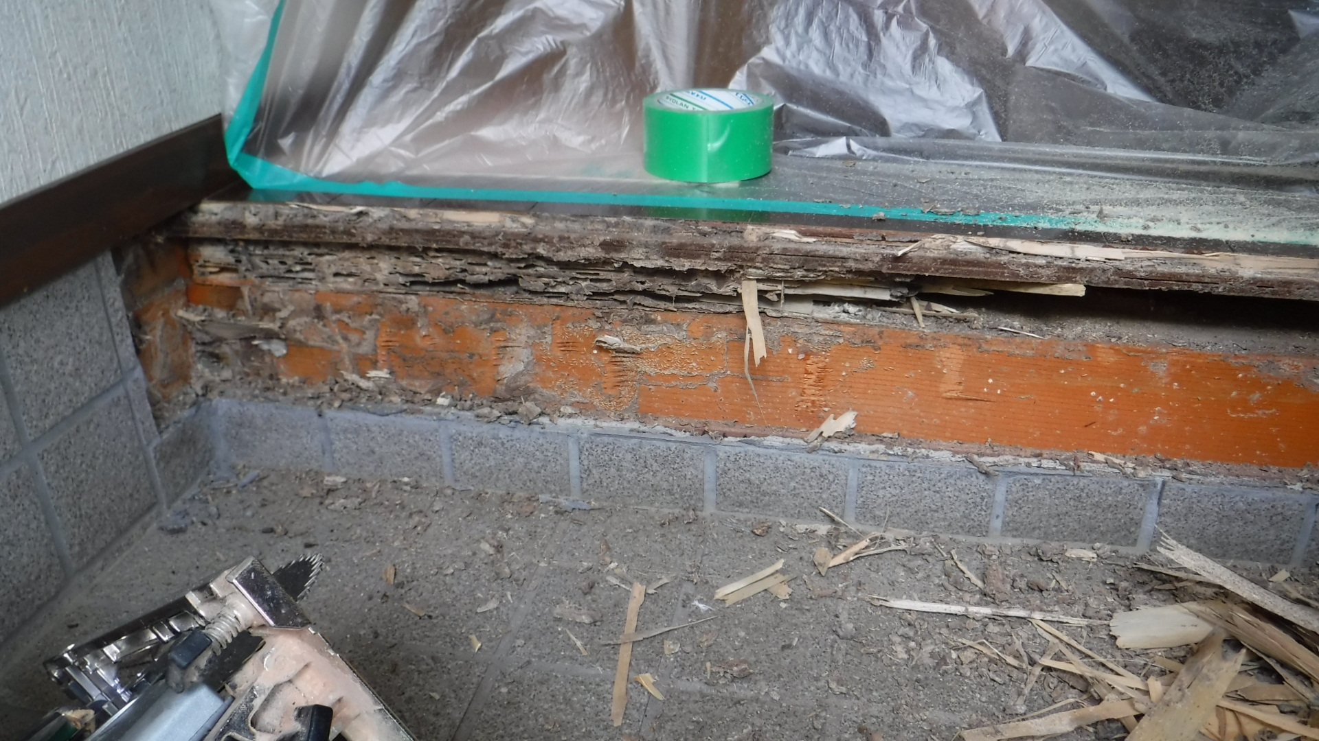 シロアリ被害にあった玄関上り框