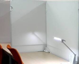 テーブルデスク後ろから入口 1_コピー