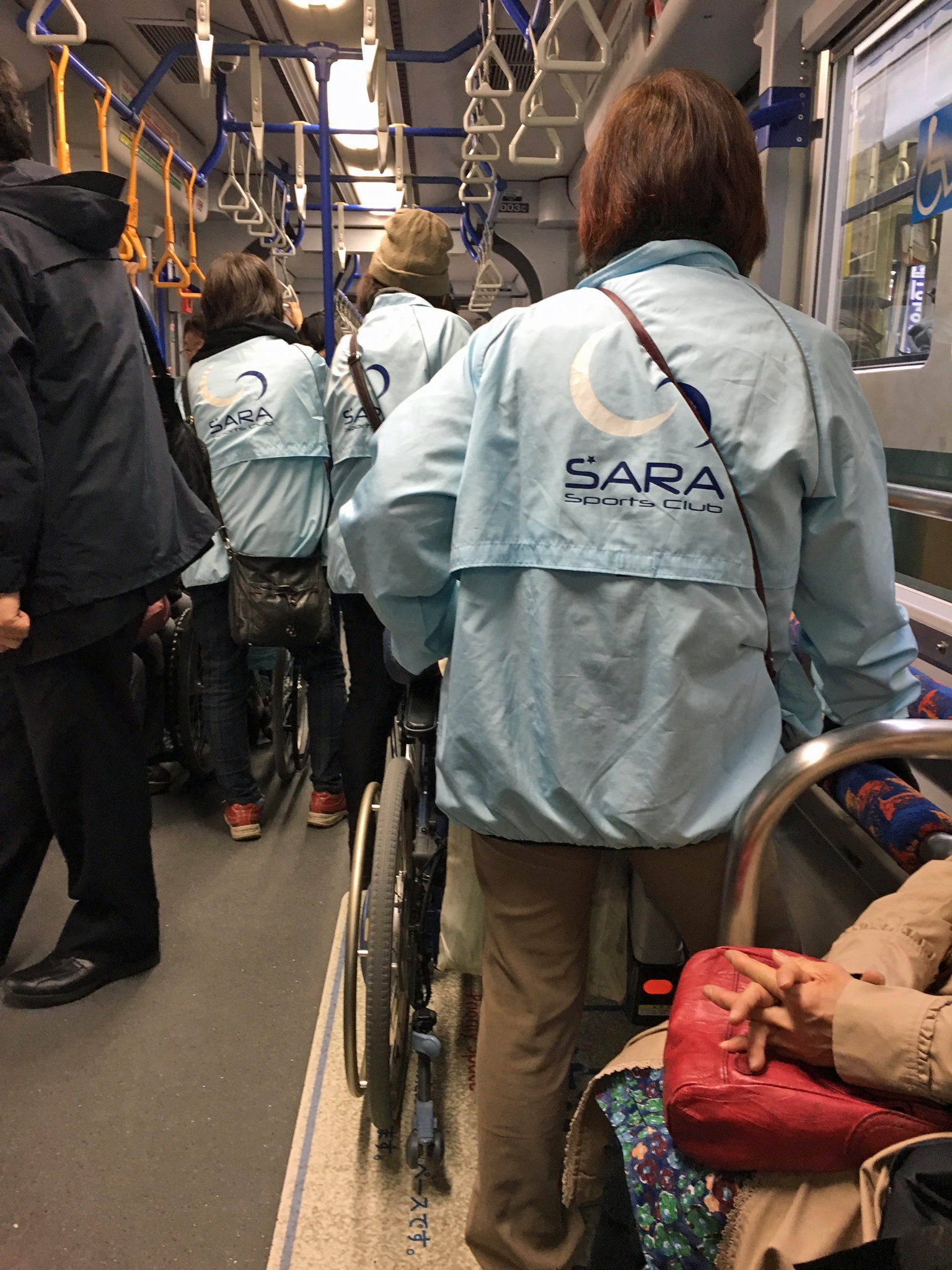 電車の中