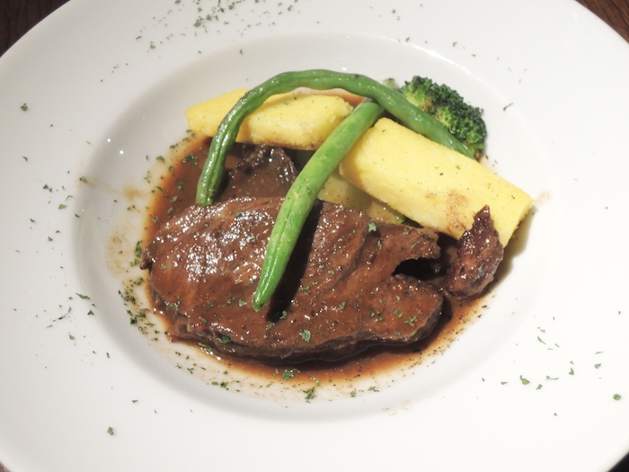 牛ほほ肉の赤ワイン煮込み