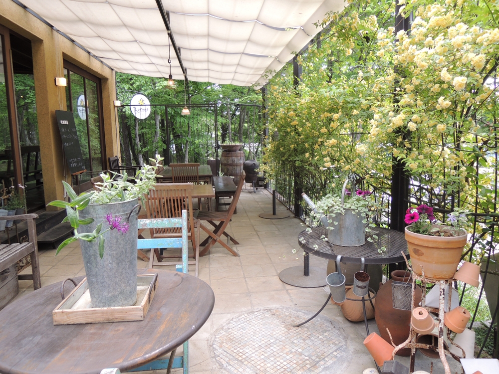 外テラス席_ダイニングカフェボリジ