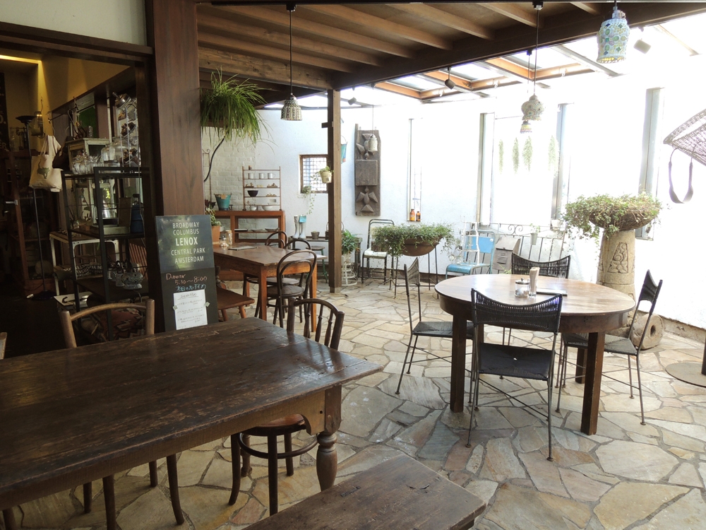 喫煙席_ダイニングカフェボリジ