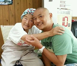 讃岐うどんとるみばあちゃん