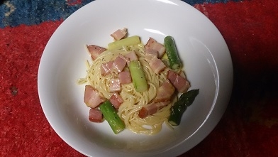 アスパラとベーコンのパスタ