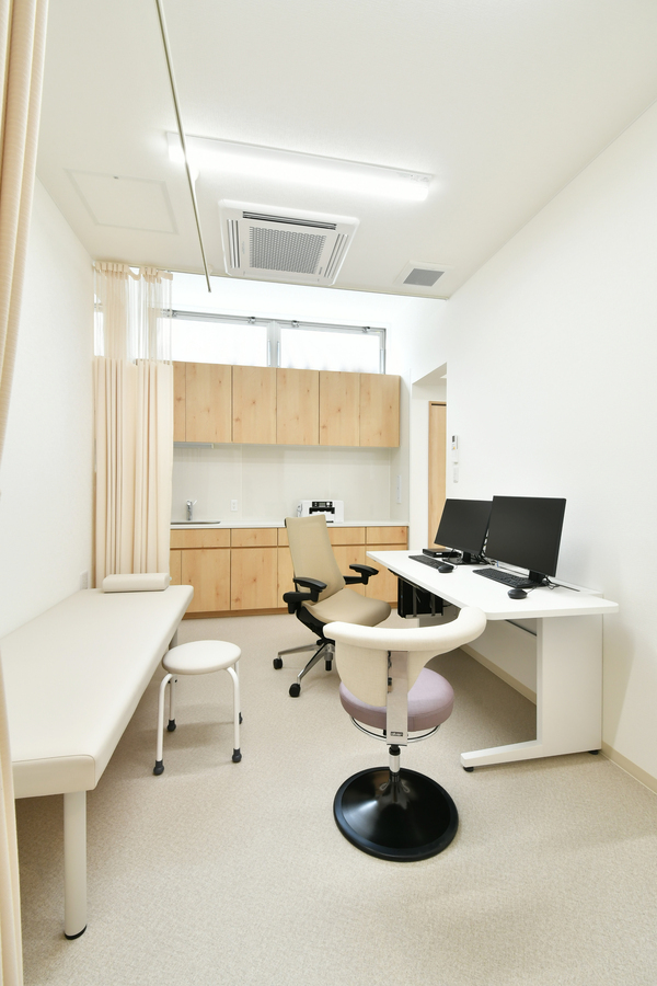 井田クリニック診察室2