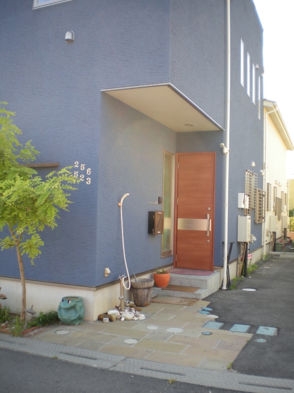 F様邸アプローチ1