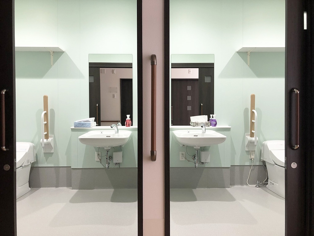 右引き左引き併設トイレ