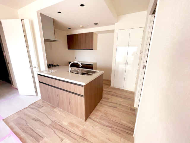 3A83B616-3F8E-4999-977C-6F5F43A2ADB8S