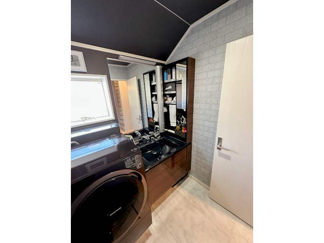 64DBBF71-4C38-4979-BAB7-DFEC7C15ABFCs