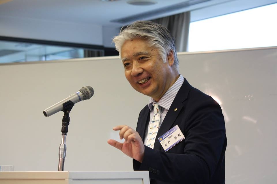 講演 左