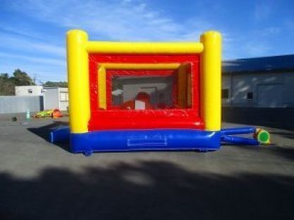 ふわふわくまのみプール