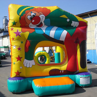 エア遊具ピエロハウス