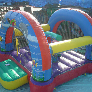 ふわふわ遊具アクアハウス