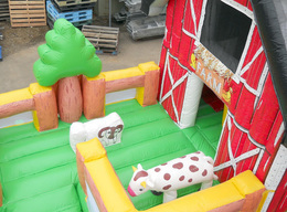 エアトランポリン 牧場