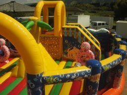 ふわふわ遊具シーパラダイス