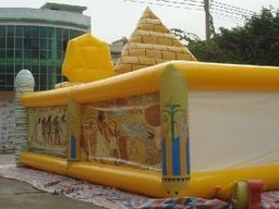 ふわふわ迷路ピラミッド