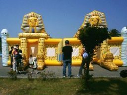 ふわふわ遊具迷路ピラミッド