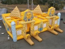 エア遊具ピラミッド迷路