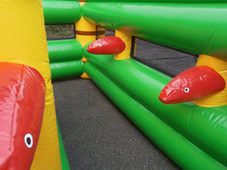 ふわふわ遊具ジャングル迷路