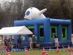 エアー遊具アザラシバウンス