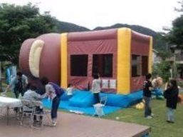 エアトランポリン猿