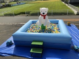 ふわふわ遊具ボールプールシロクマ