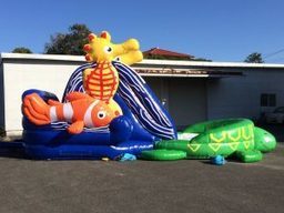 ふわふわ滑り台くまのみスライダー