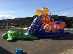 ふわふわ遊具くまのみスライダーワ