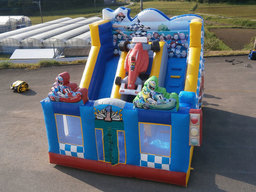 エア遊具レーシングスライダーワ