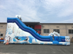 エア滑り台ぺんぎんスライダー