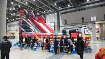 イベント 消防車スライダー屋内実施