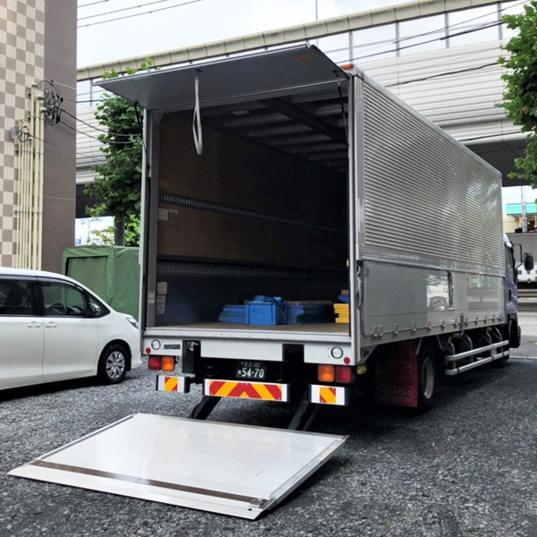 2tトラック(背面)