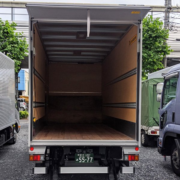 2tトラック(背面)