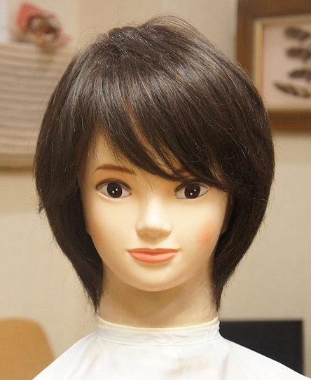 トップは分け目を曖昧にし柔らかく丸みを持たせたショートレイヤー♪