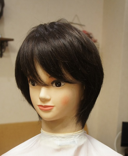 トップは分け目を曖昧にし柔らかく丸みを持たせたショートレイヤー♪