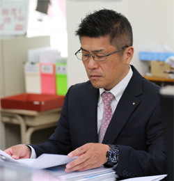 代表取締役社長-東-樹志