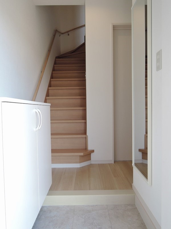 メゾネット2階階段