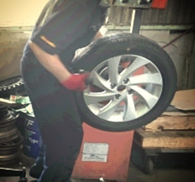 タイヤ交換作業