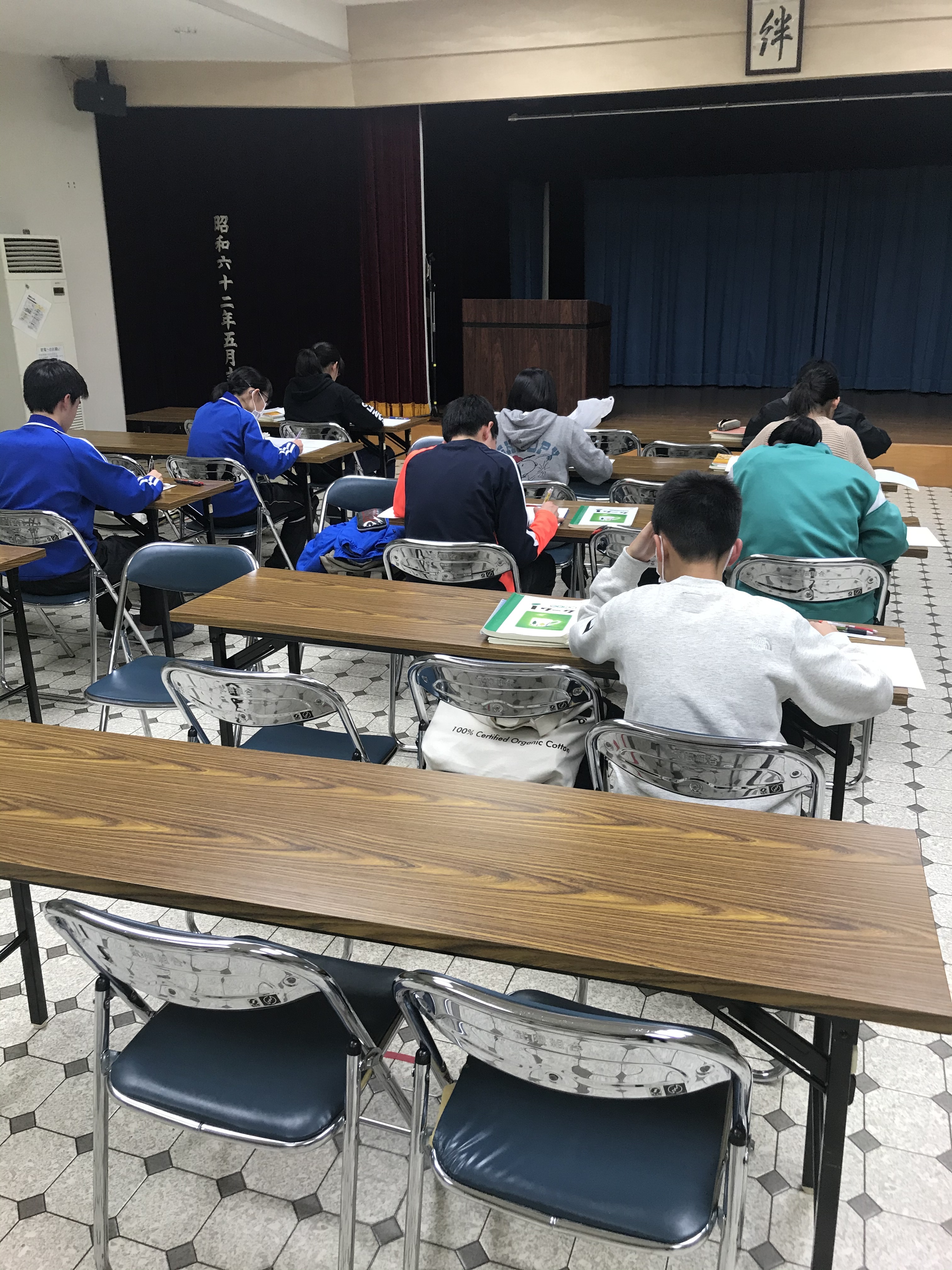 1BF1791E-9DF3-4A32-A4FE-E3E39BE3068B