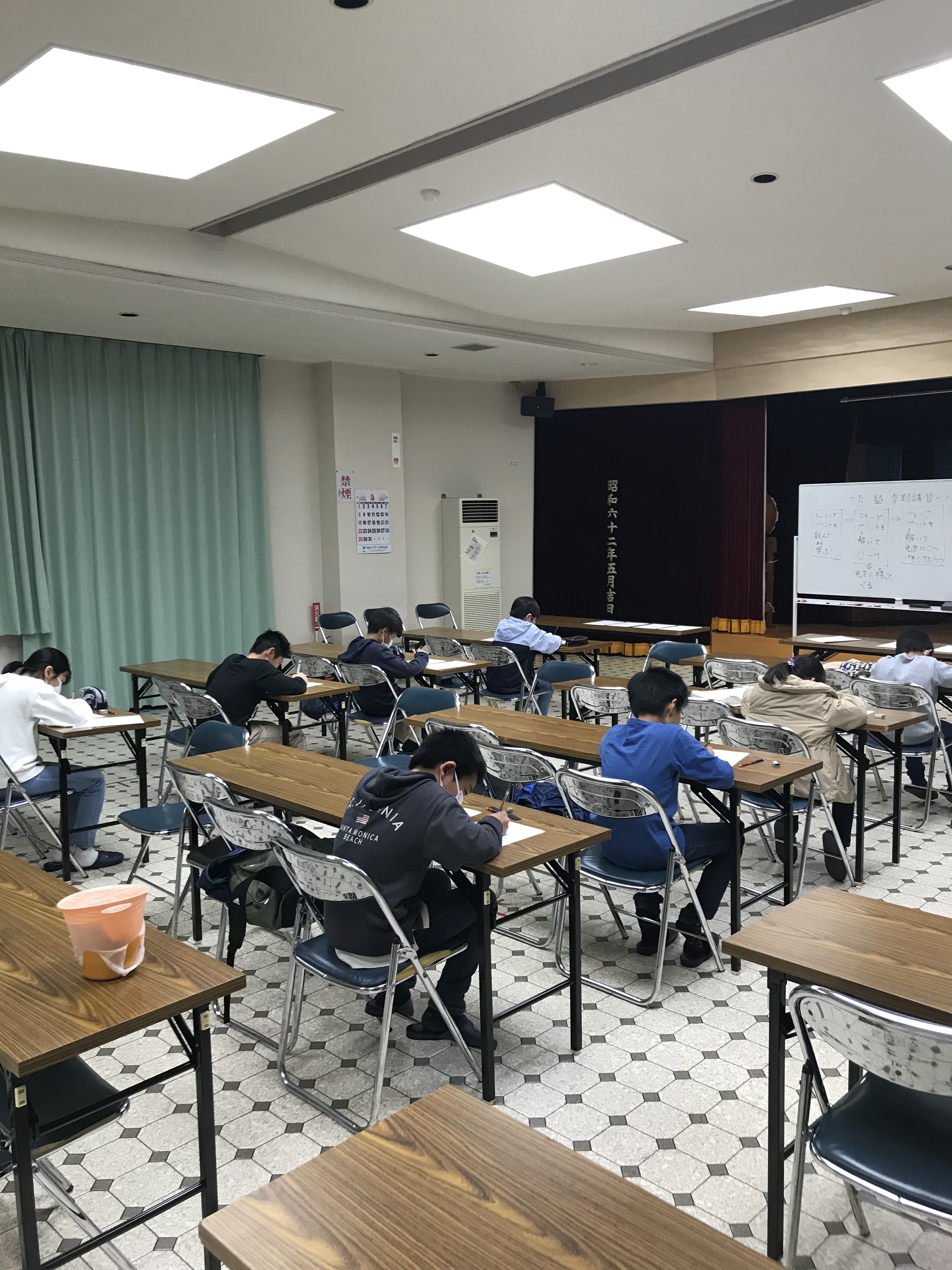 BDB4DB1A-65D6-49B1-9DFB-CEF0F30ACDBF