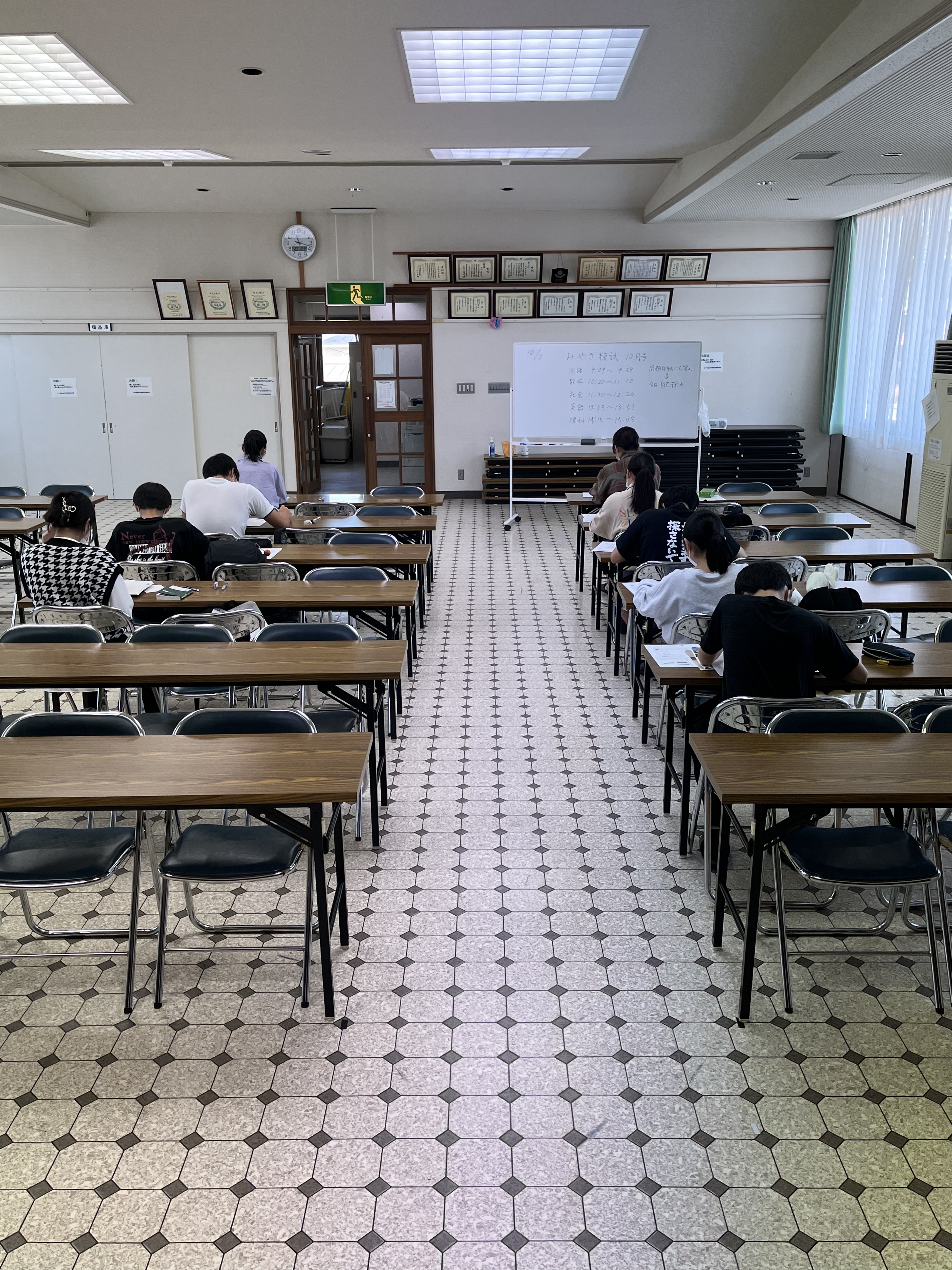 75513E0E-3252-4B14-B58E-F9F7B7F09F62